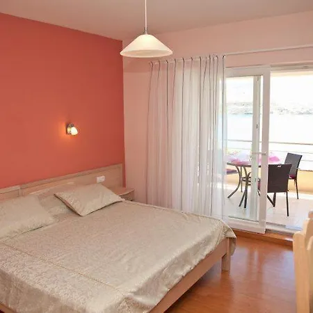 Star 3 Apartment