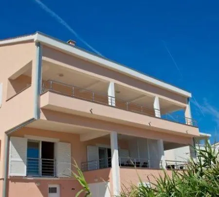 Apartment Star 3 *